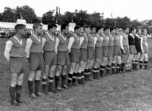 Футболісти Таврії на стадіоні Метеор (Фіолент) у Сімферополі. 1959 рік